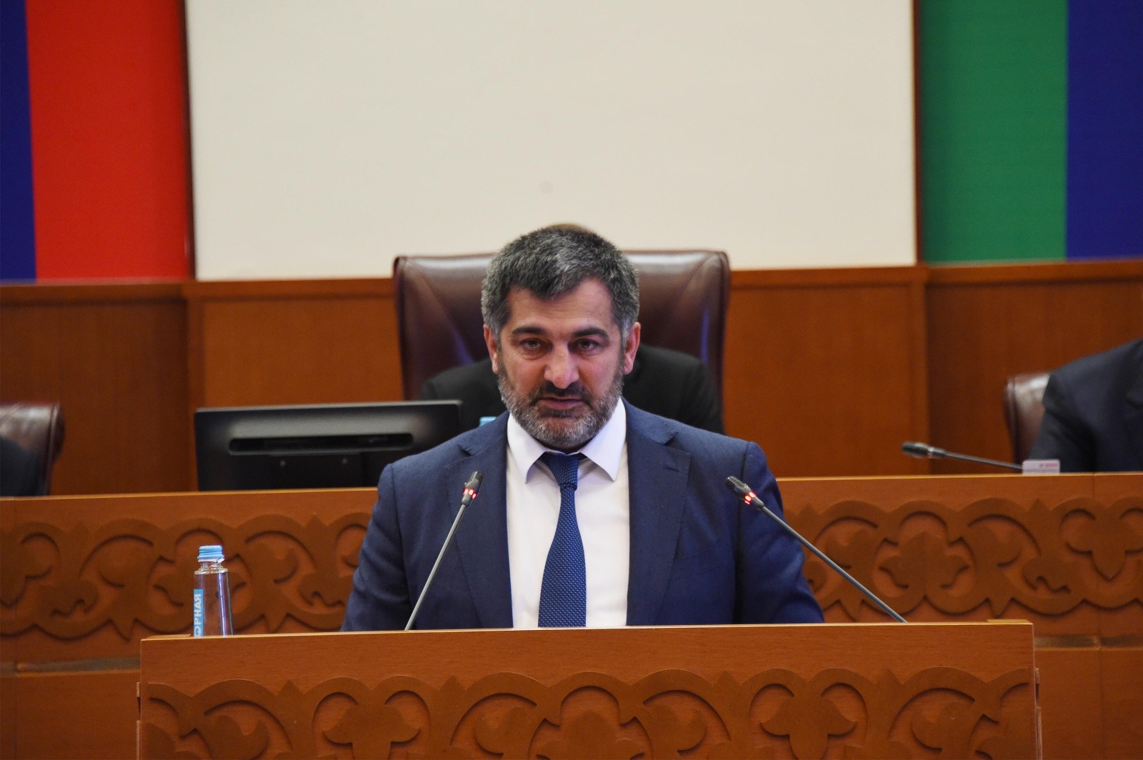 Гаджи Султанов представил три законопроекта на 48-й сессии Народного Собрания РД